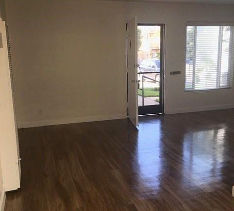 4th image of 975 D Ave