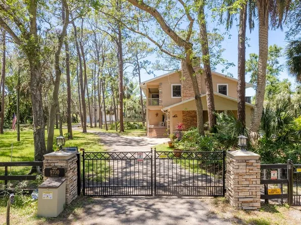 9700 94th St N, Seminole, FL 33777