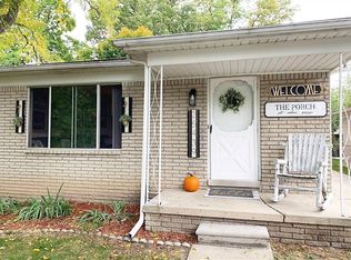 25439 6th St, Grosse Ile, MI 48138