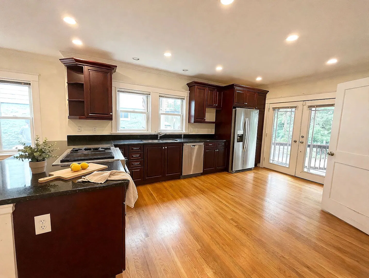 Luxury Reno Apt Perfect for NEU students! Parking Available, Laundry in Unit. — Photo 1