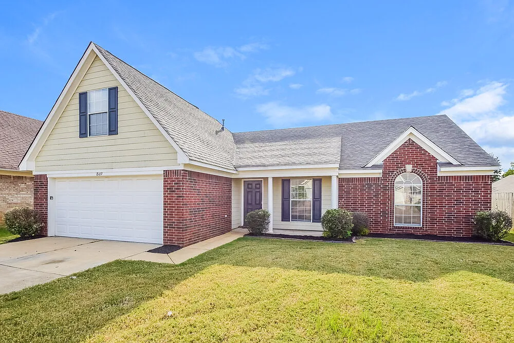 3 bed, 2.0 bath, 1626 sqft, $1,900 — Photo 3