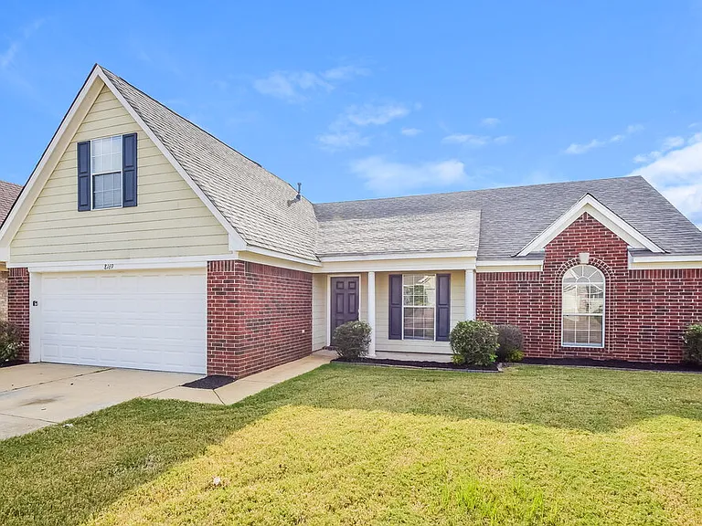 8169 Manhatten Dr — Photo 3