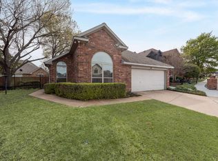 1220 Royal Crescent Dr, Bedford, TX 76021