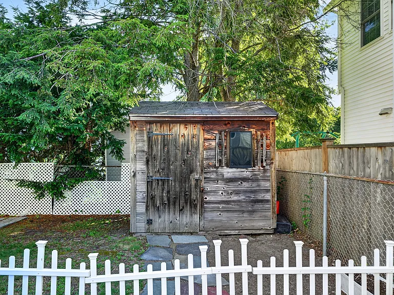 53 Henderson St — Photo 35
