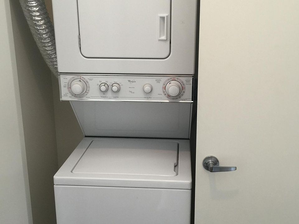 11090 Ophir Drive, Westwood, CA 90024 - IN-UNIT LAUNDRY