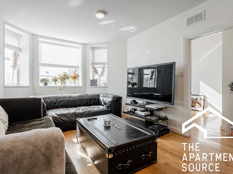 1806 W Grand Ave #2E — Photo 2