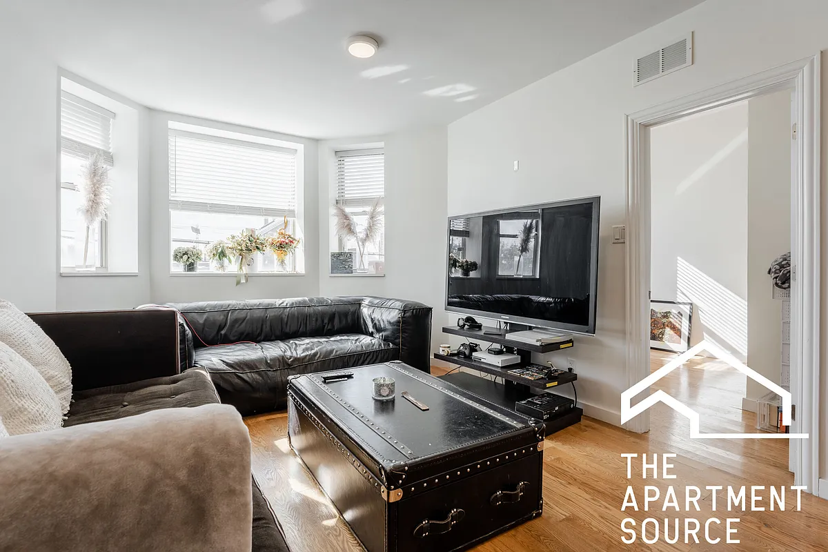 Building Photo - 1806 W Grand Ave #2E
