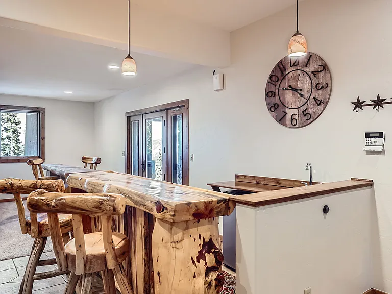 656 Hamilton Ln — Photo 4