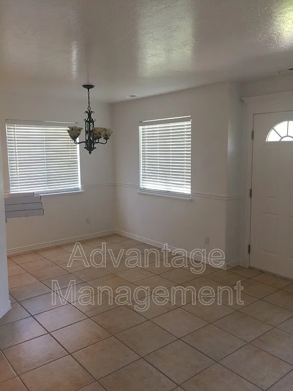 3 bed, 2.5 bath, 1260 sqft, $1,550 — Photo 3