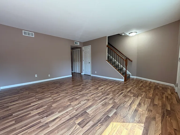 409 Lakeside Ave #6 — Photo 2
