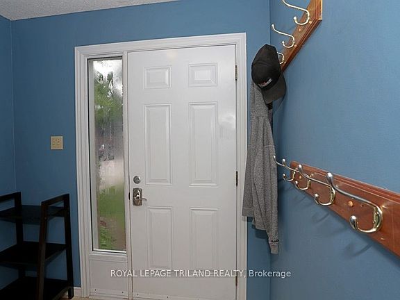 3rd image of 131 Bonaventure Dr #2