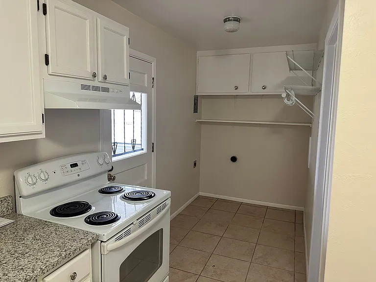 409 Garcia St NE — Photo 9