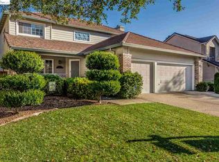 945 Crescent Dr, Brentwood, CA