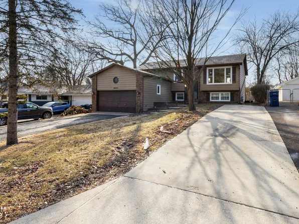 18237 W Lindenwood Dr, Grayslake, IL 60030