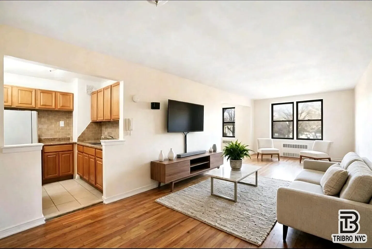 1719 East 8th Street — Photo 2
