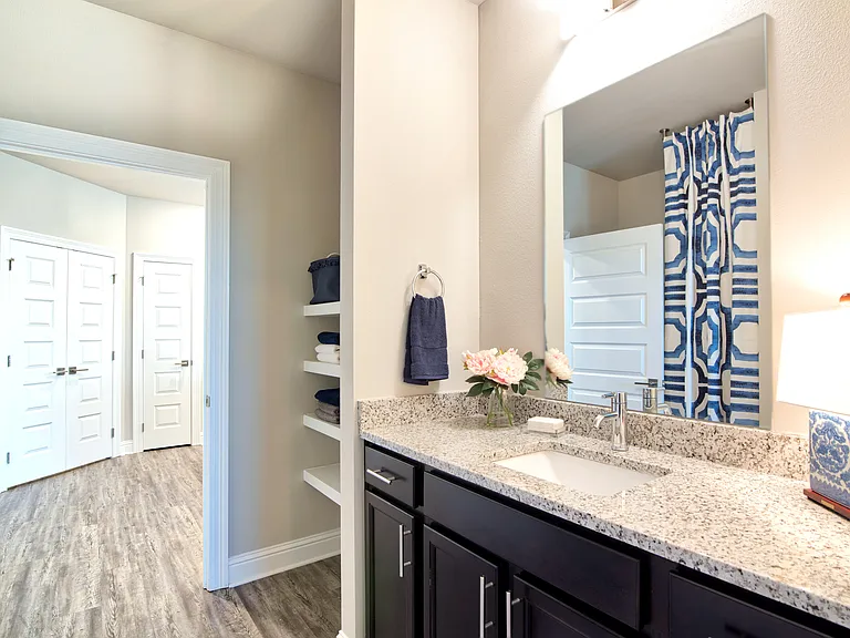 Silver Oaks Apartments — Photo 34