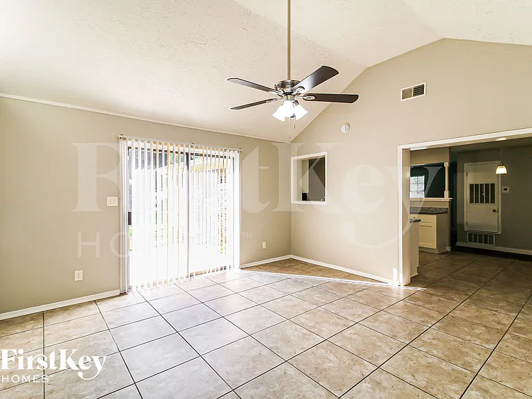 230 Montego Cir — Photo 9