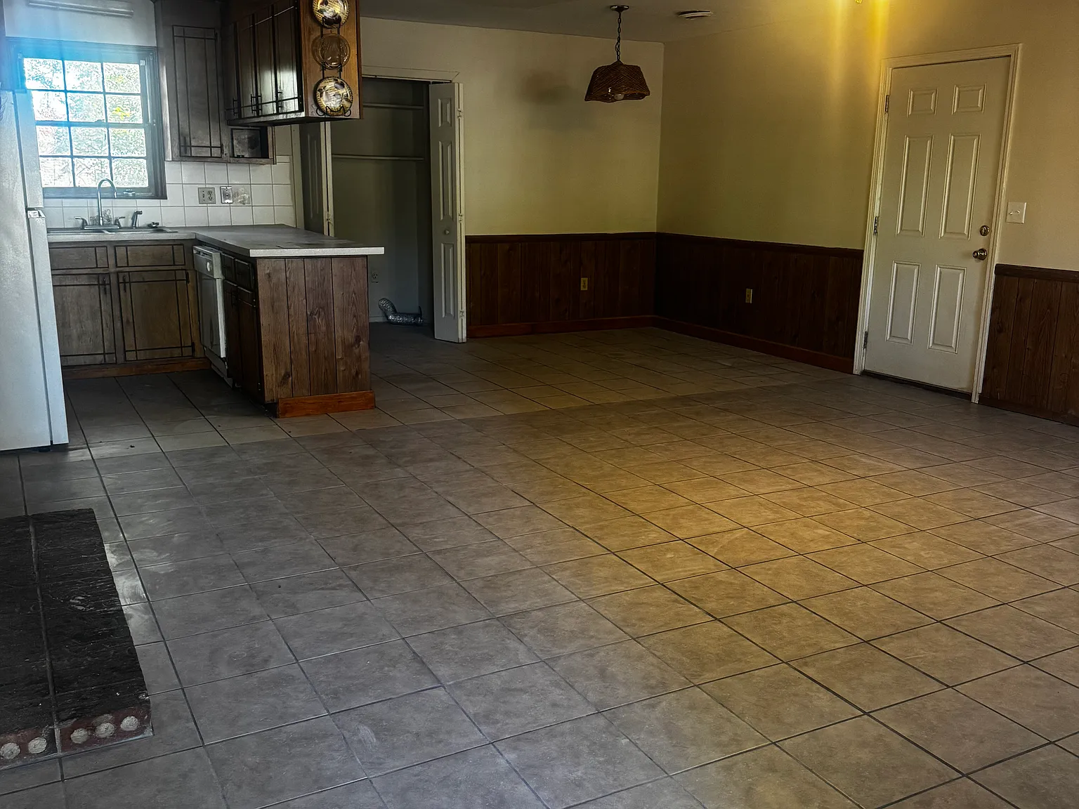 2 bed, 1072 sqft, $1,225 — Photo 2