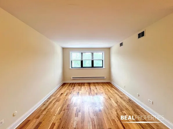 555 W Arlington Pl, Chicago, IL