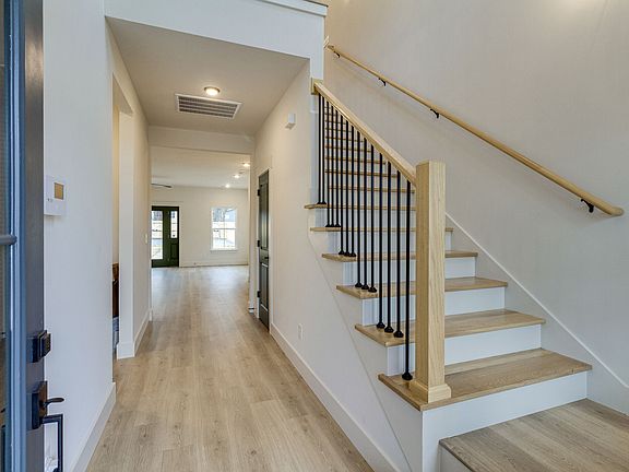 4th image of 122 Claiborne St