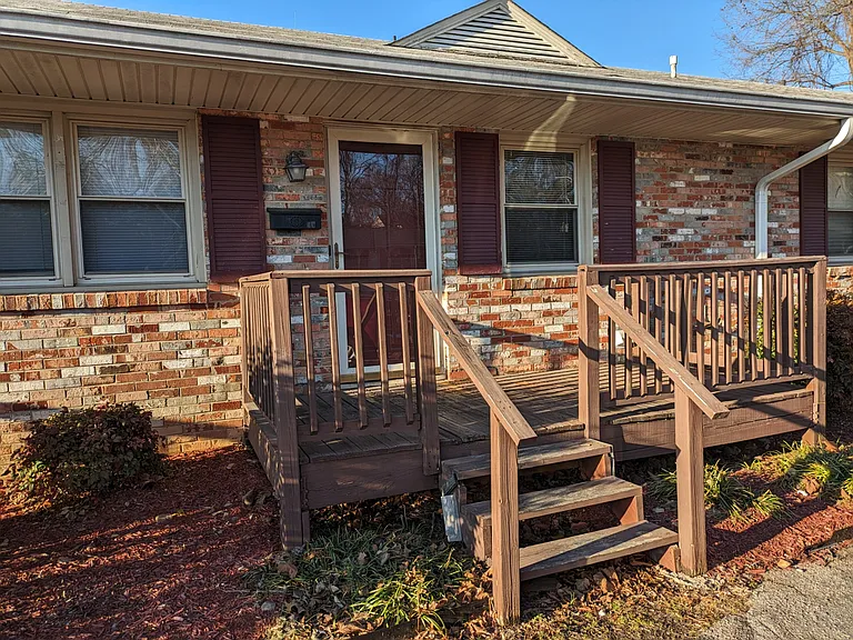 Colonial Heights Apartments — Photo 3