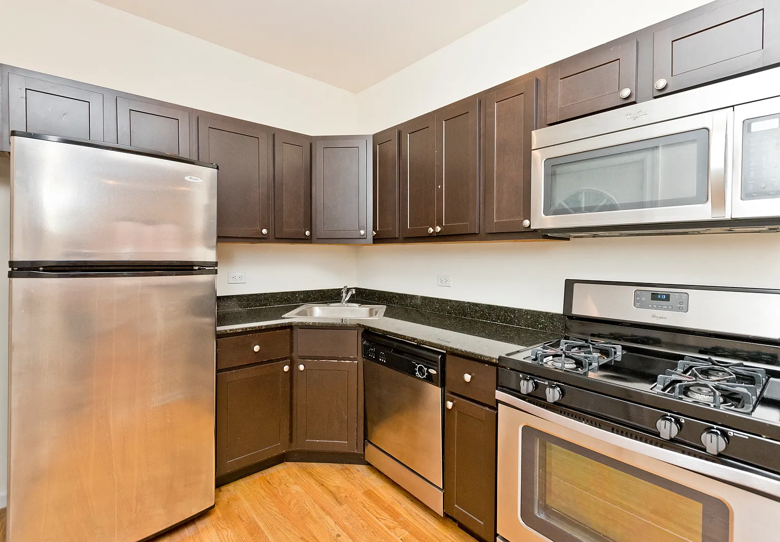 Wolcott Court - 1828 W Lawrence Ave — Photo 2