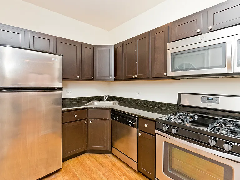 Wolcott Court - 1828 W Lawrence Ave — Photo 2