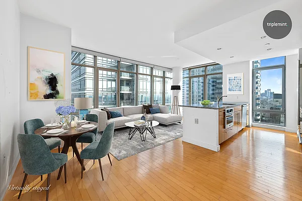 Sold by Triplemint | media 1