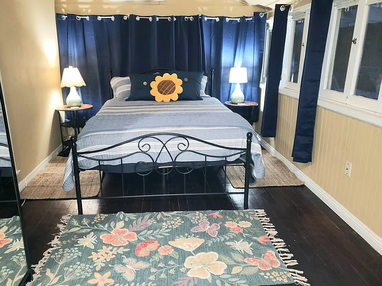 Sun Room at $1275/mo