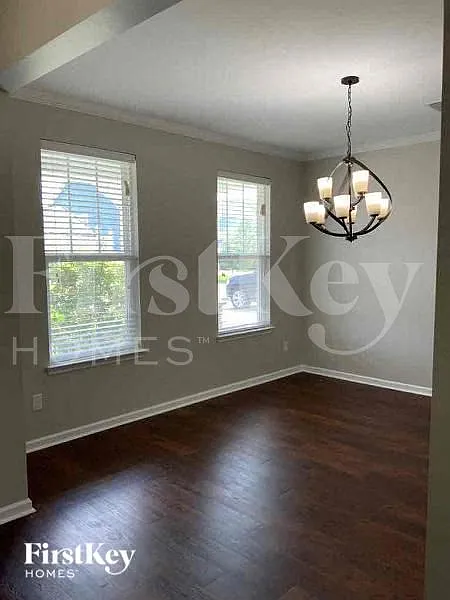 4 bed, 2.5 bath, 2645 sqft, $3,265 — Photo 4