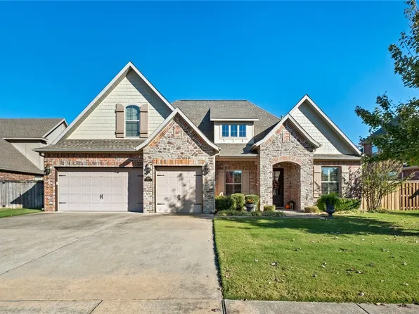 6305 S 26th St, Rogers, AR 72758