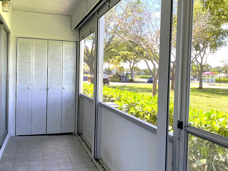 256 Mansfield Dr #G — Photo 16