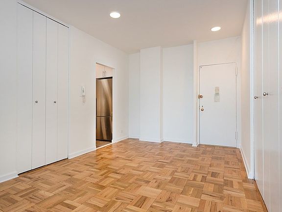 5th image of 60 E 8th St APT 30L