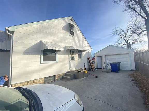 5th image of 709 W 7th St