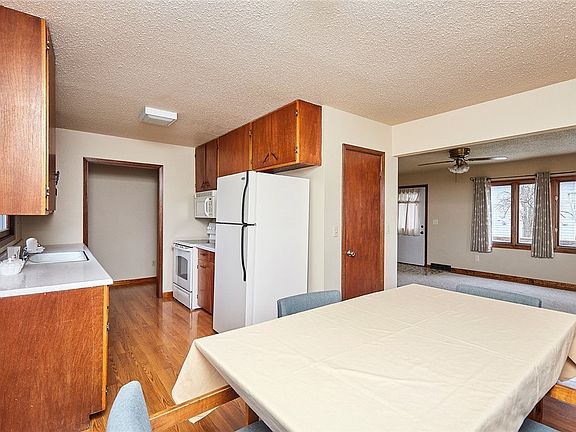 3rd image of 301 S Lincoln St