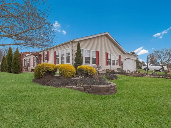 393 Thrush Ct W, New Hope, PA 18938