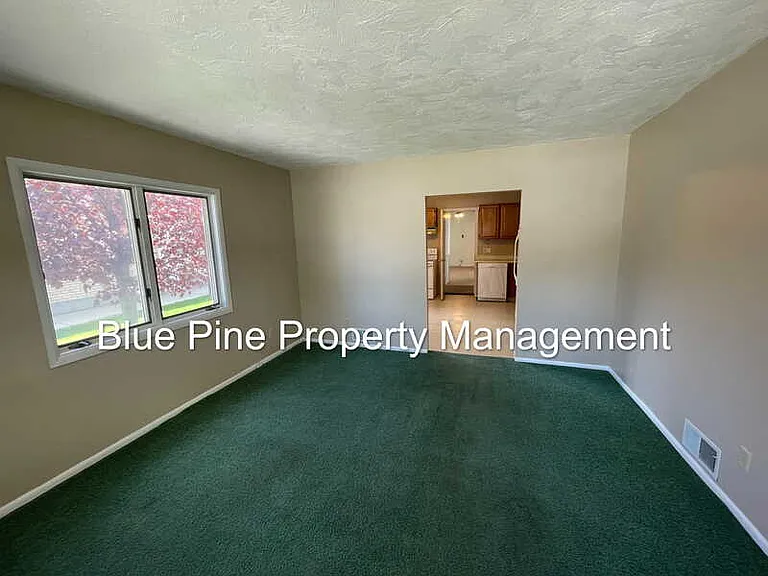907 J St — Photo 2