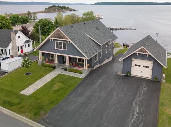 28 Church Road, Botwood, NL A0H1E0