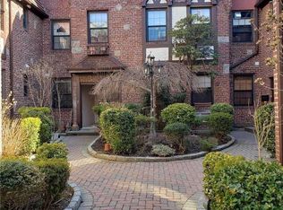 3708 190th St, Flushing, NY 11358