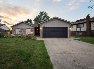 3177 Sylvan Dr, Sterling Heights, MI 48310
