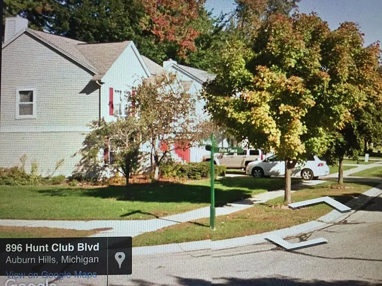 890 Huntclub Blvd — Photo 2