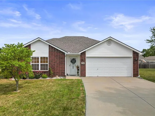 726 Seminole Ct, Raymore, MO 64083