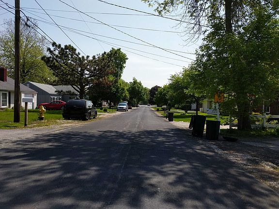 4th image of 1126 E Parkside Ln