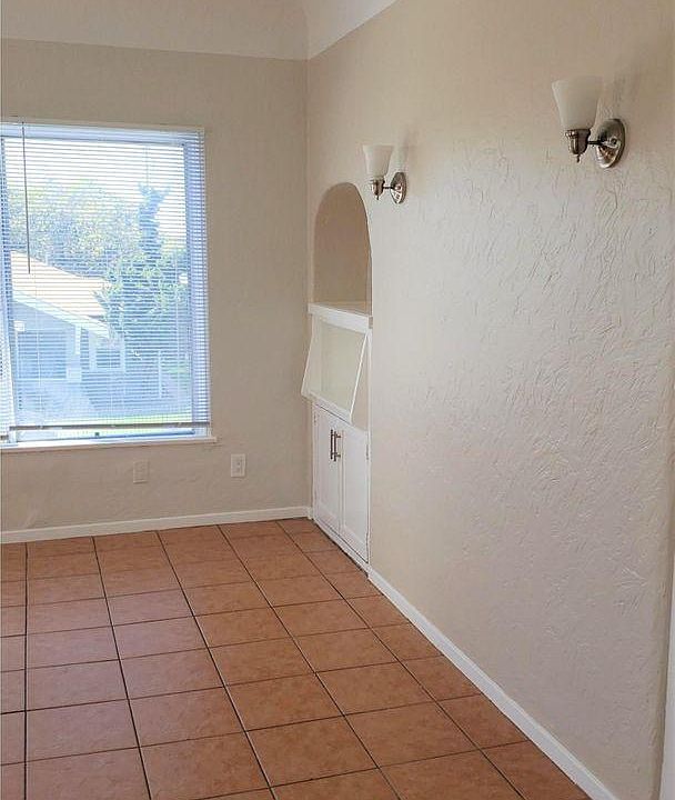 1st image of 1886 Lime Ave #1886