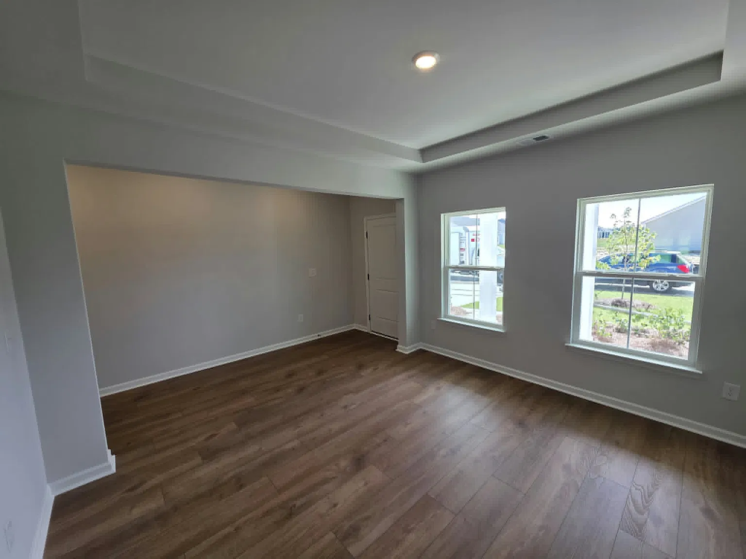5 bed, 2461 sqft, $2,400 — Photo 3