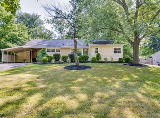 19 Woodrow Rd, Kendall Park, NJ 08824