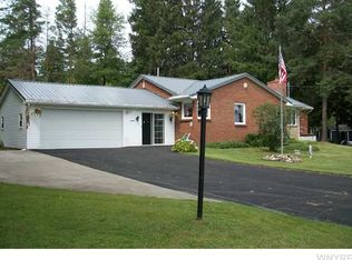 8328 Zimmerman Rd, Hamburg, NY 14075