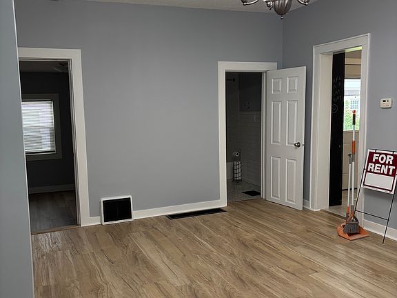4th image of 124 Grant St #1