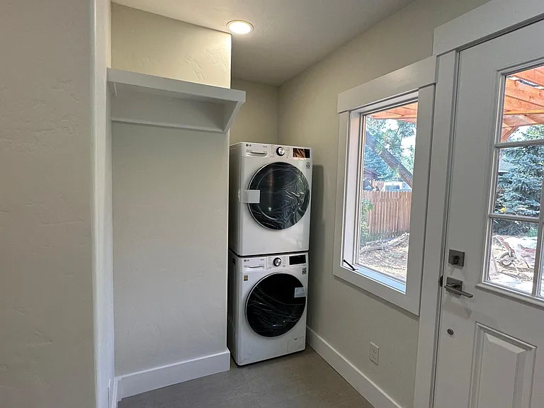 624 NE Olney Ave — Photo 14