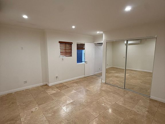 Unfurnished bedroom